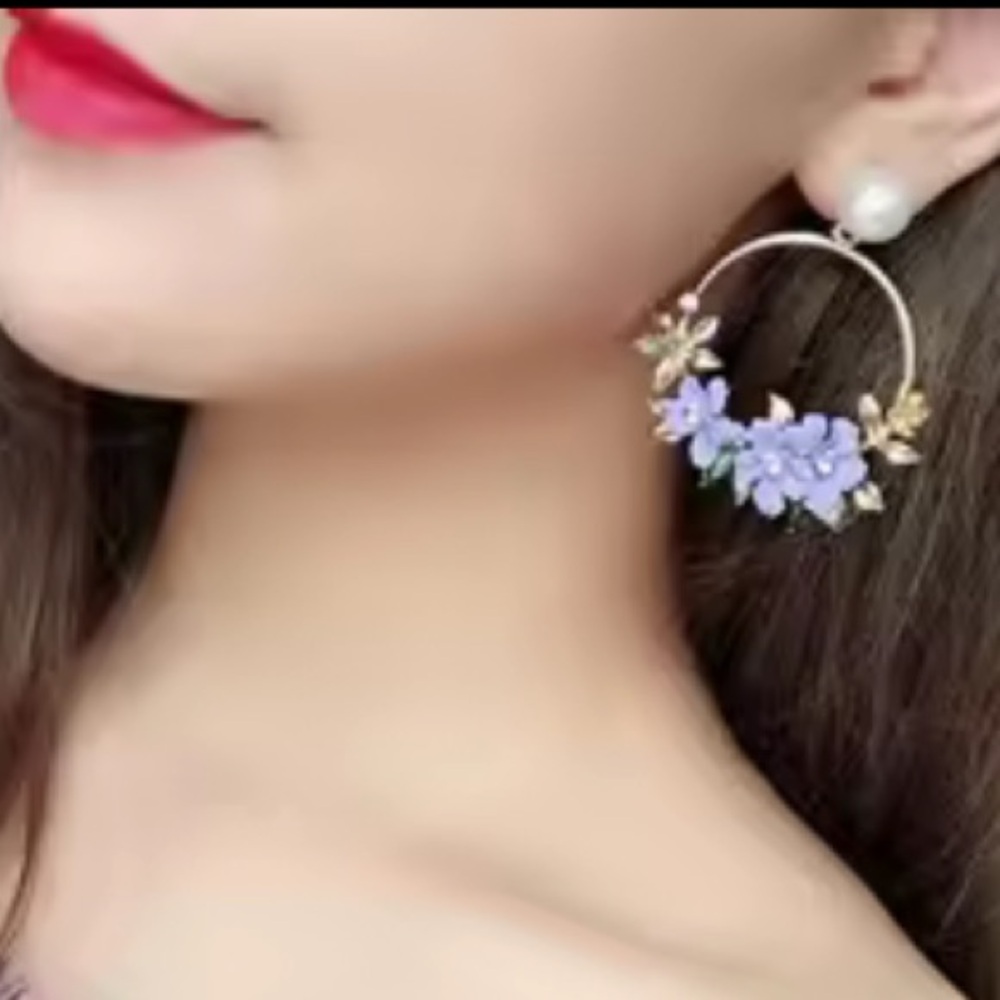 Fashion Jewelry Gold Floral Earrings with Lilac and Green Accents. - Picture 8 of 11